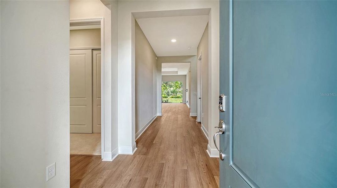 Spacious, unfurnished interior of a new home in , Sarasota (Image 21).