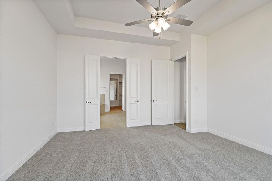 Spacious, unfurnished interior of a new home in Brookewater, Rosenberg (Image 31).