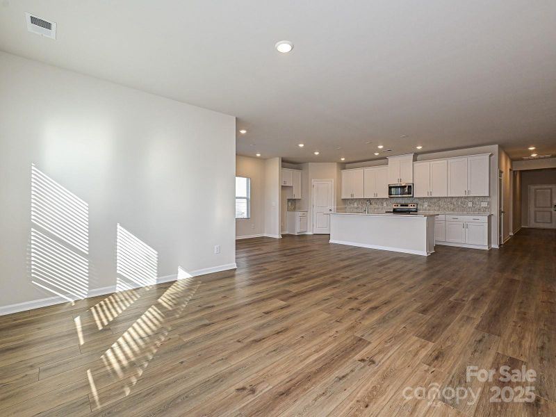 Photo is not of the actual home, but is an inspirational photo of builder’s model home and may depict options, furnishings, and/or decorator features that are not included Photo is not of the actual home, but is an inspirational photo of builder’s model home and may depict options, furnishings, and/or decorator features that are not included