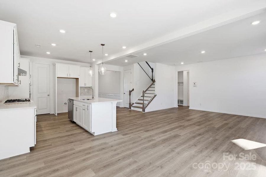 180 Glenn Drive - Ready Now! 180 Glenn Drive - Ready Now!