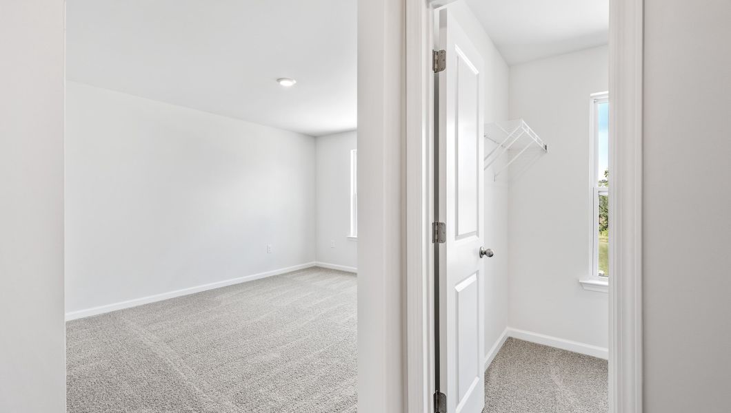 Spacious, unfurnished interior of a new home in Tanglewood Townes, Greenville (Image 20).