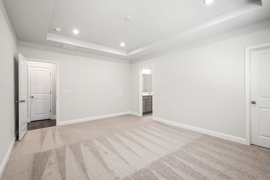Spacious, unfurnished interior of a new home in Waterways, Richmond Hill (Image 24).