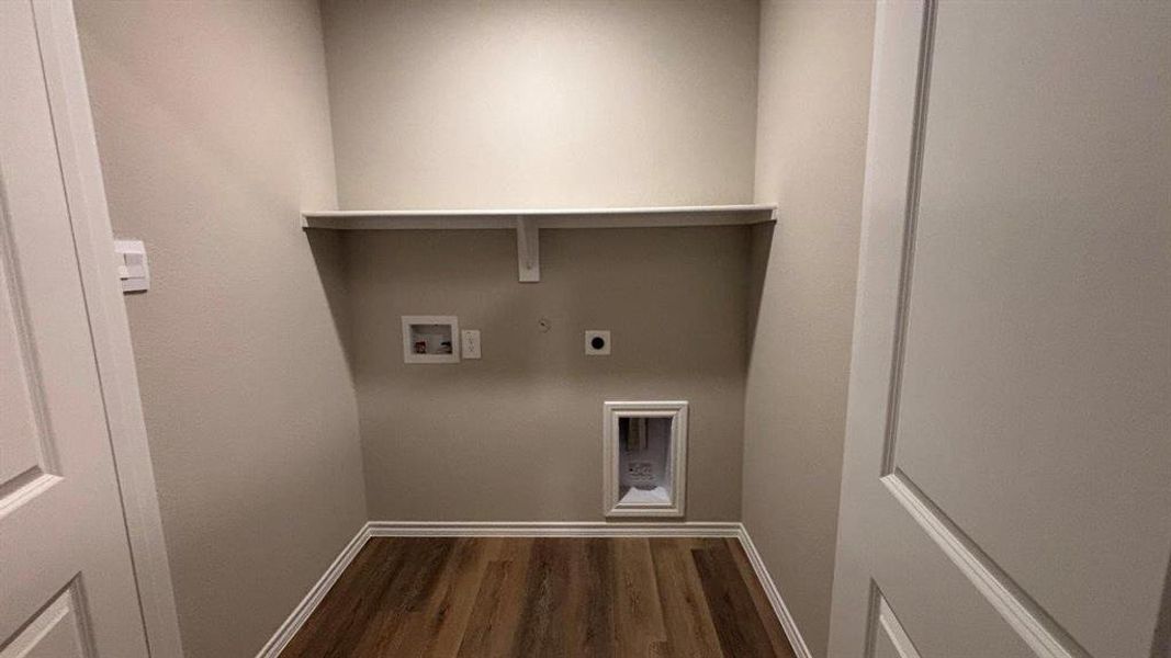 Spacious, unfurnished interior of a new home in Hickory Grove, Krum (Image 14).