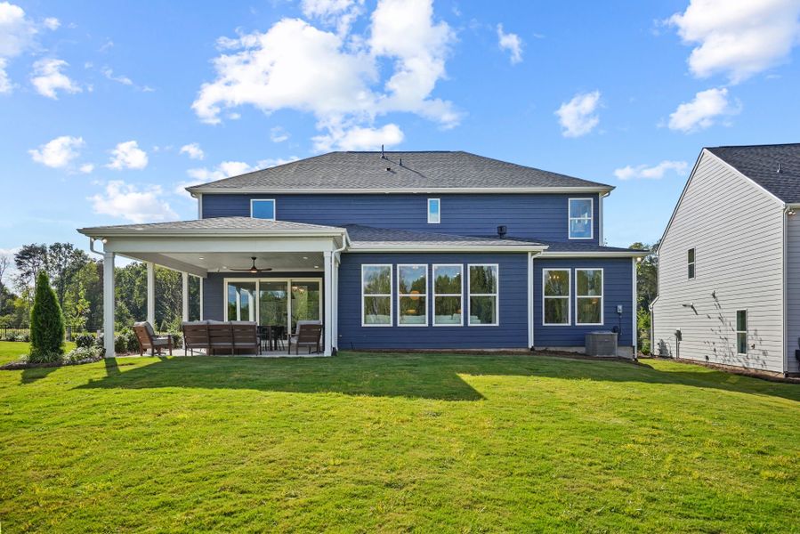 Representative exterior details of a home built from the Montadale by Pulte Homes in The Retreat at Carolina Ridge, Harrisburg (Image 35).