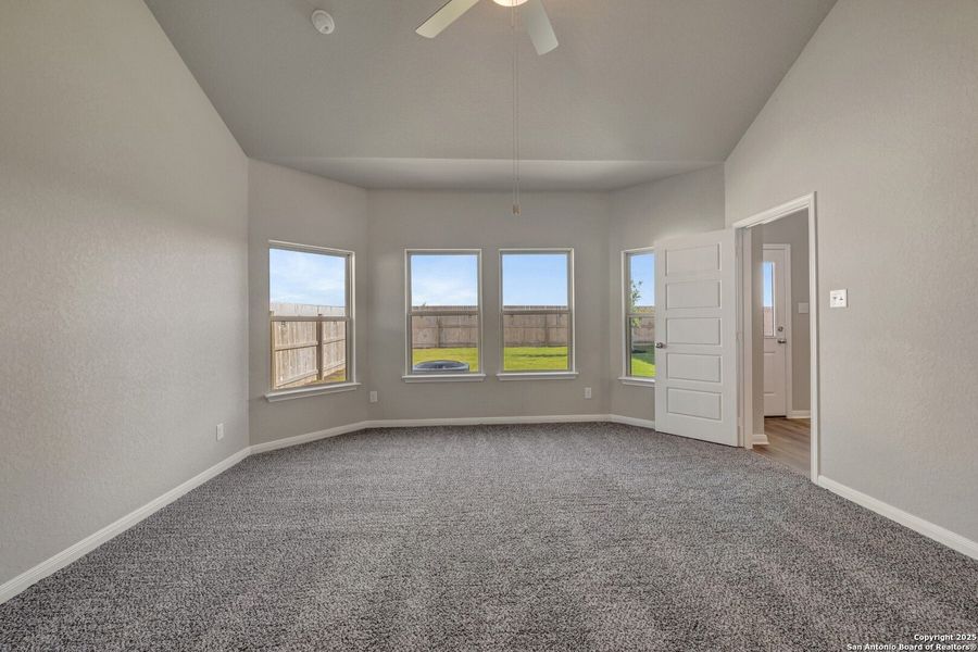 Spacious, unfurnished interior of a new home in Park Place, New Braunfels (Image 38).