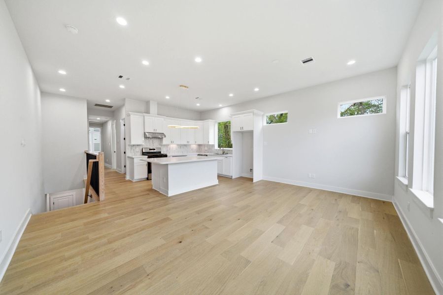 Spacious, unfurnished interior of a new home in , Houston (Image 30).