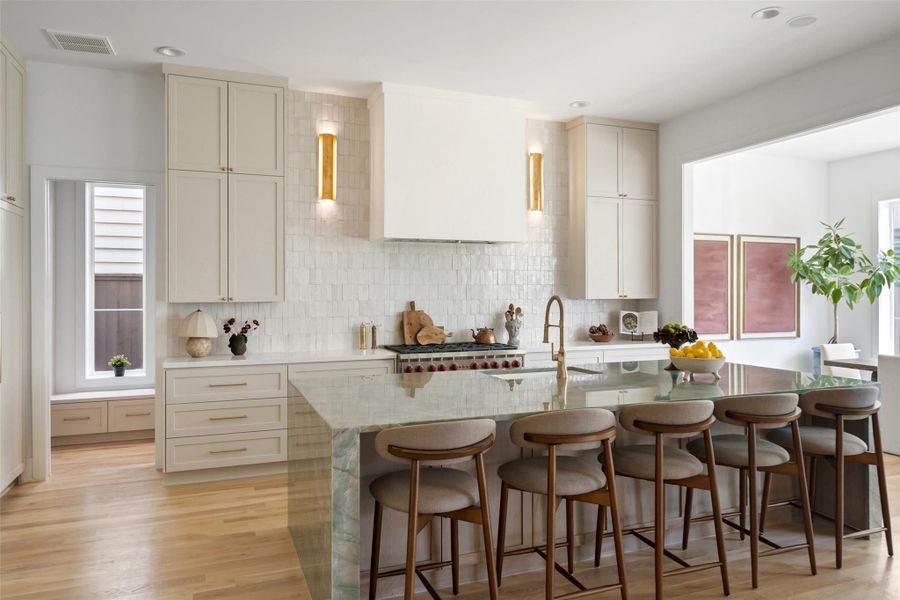 GORGEOUS KITCHEN WITH A ZELLIGE TILE BACKSPLASH TO THE CEILING GORGEOUS KITCHEN WITH A ZELLIGE TILE BACKSPLASH TO THE CEILING