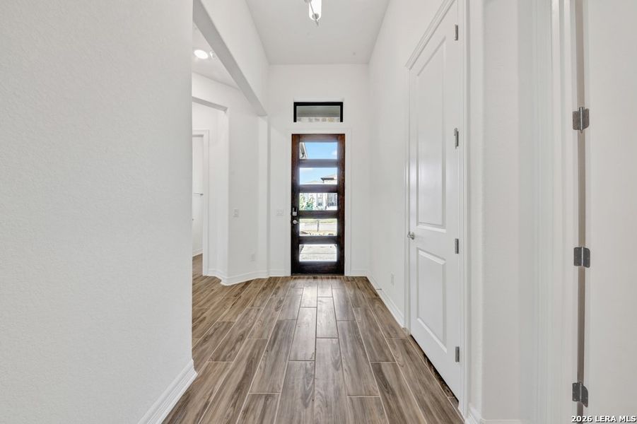 Spacious, unfurnished interior of a new home in El Sonido at Campanas, San Antonio (Image 21).