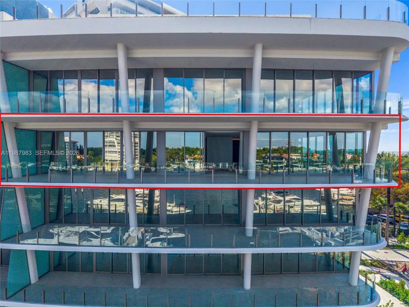 Condo located in Miami, FL showcasing its design and architecture (Image 4).