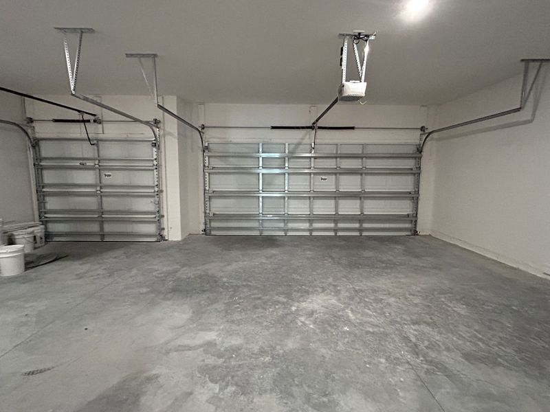 Spacious, unfurnished interior of a new home in Burnt Store, Cape Coral (Image 24). Spacious, unfurnished interior of a new home in Burnt Store, Cape Coral (Image 24).