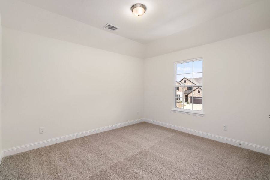 Spacious, unfurnished interior of a new home in Lake Breeze, Lavon (Image 37).