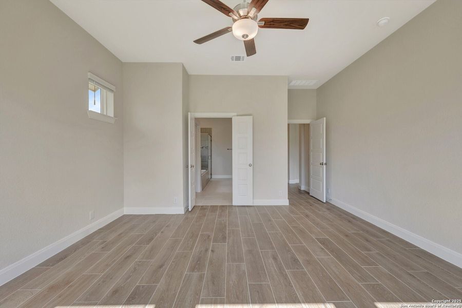 Spacious, unfurnished interior of a new home in The Crossvine 55’, Schertz (Image 31).