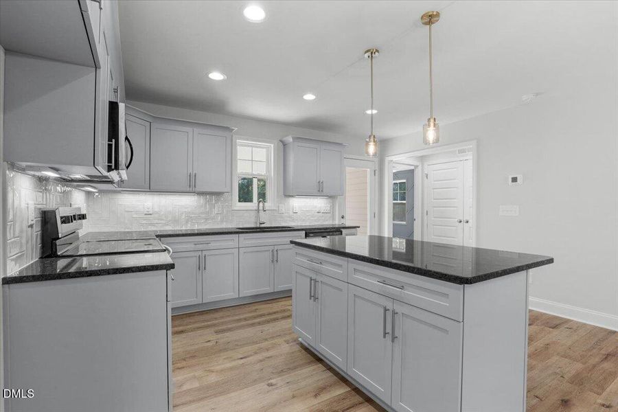 17-303 N West St-17
