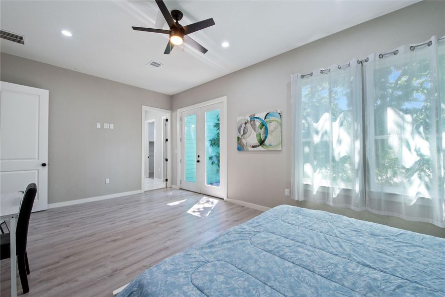 Spacious, unfurnished interior of a new home in , Kemah (Image 20).