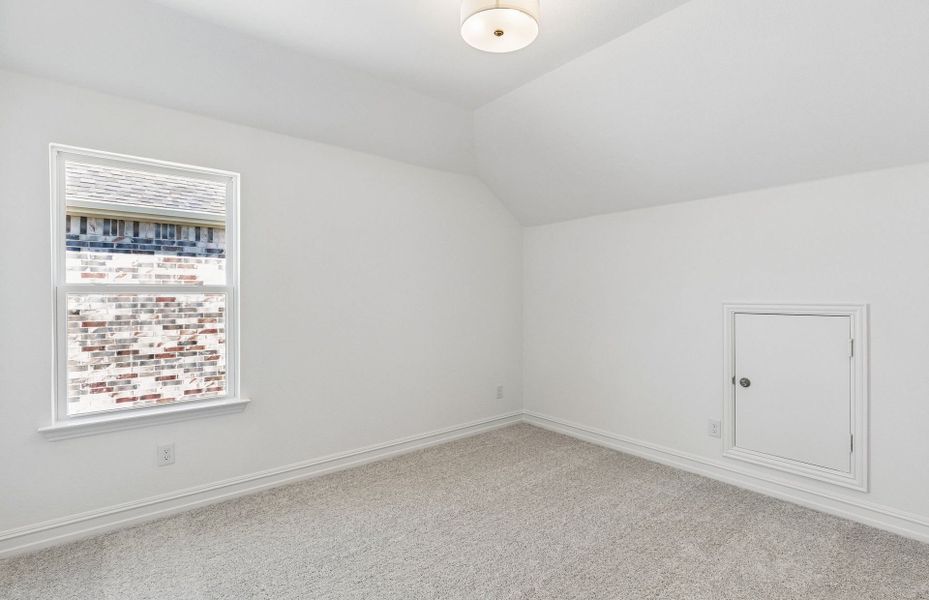 Spacious, unfurnished interior of a new home in Creekview Meadows, Pilot Point (Image 18).