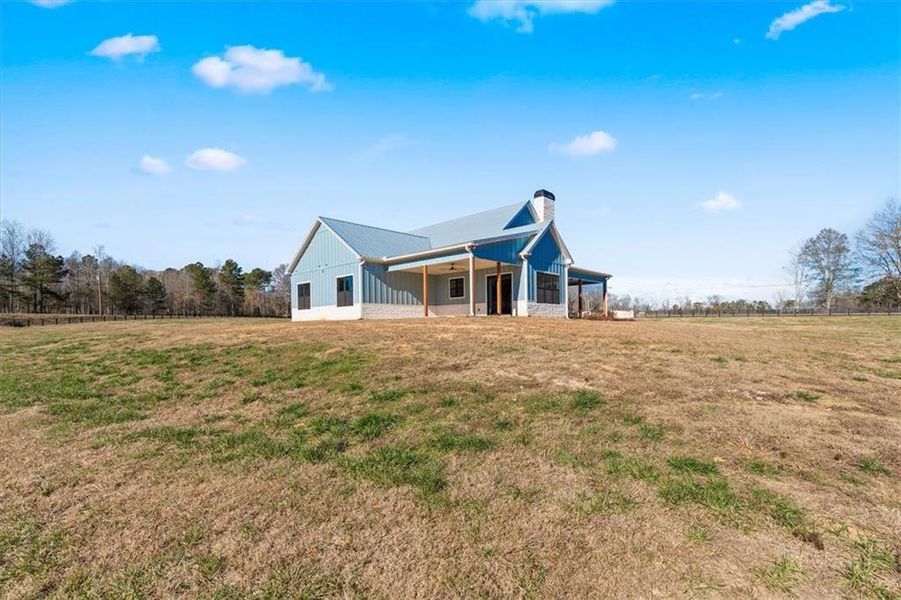 Exterior details and patio area of a home in , Bremen (Image 26).