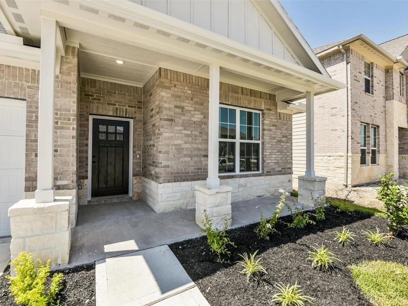 Exterior details and patio area of a home in Sundance Cove, Crosby (Image 3).