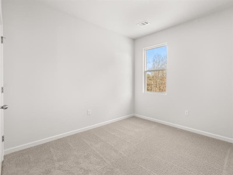Spacious, unfurnished interior of a new home in Falcon Landing, Gainesville (Image 25).