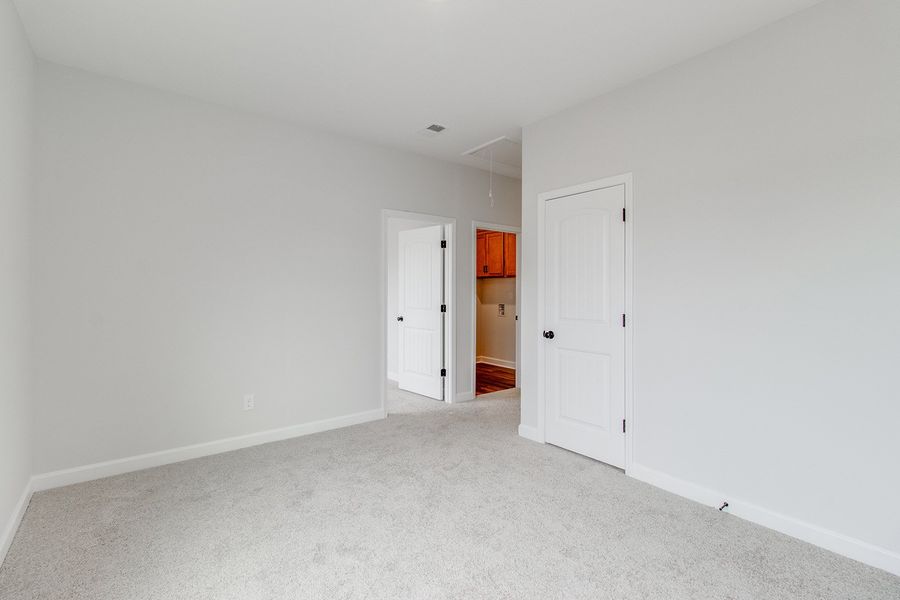 Spacious, unfurnished interior of a new home in Hendrix Farms, Lexington (Image 35).