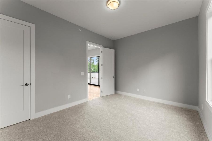 Spacious, unfurnished interior of a new home in West Town, Atlanta (Image 20).