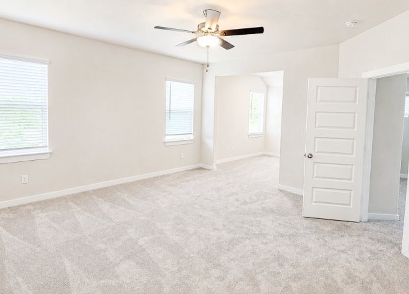 Spacious, unfurnished interior of a new home in Trilogy Grove, Leon Valley (Image 7).