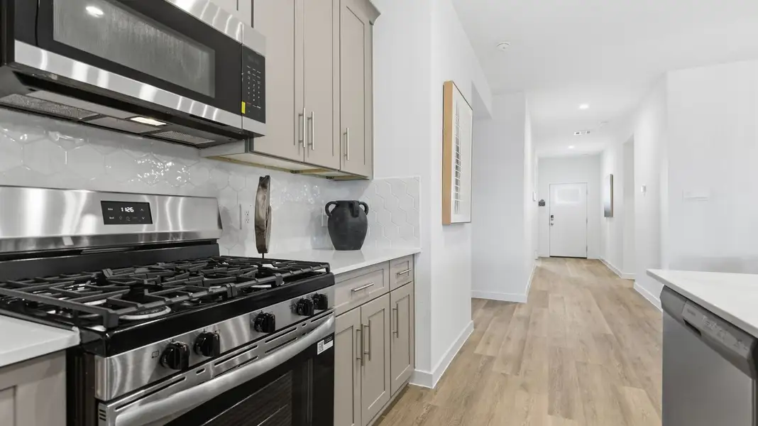 Furnished interior view inside a new home in Lago Mar, Texas City (Image 4).