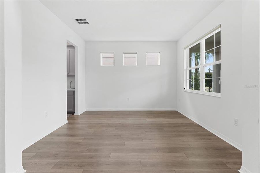 Spacious, unfurnished interior of a new home in , Tampa (Image 26).