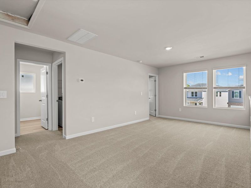 Spacious, unfurnished interior of a new home in Village at White Pine, Pendleton (Image 14).