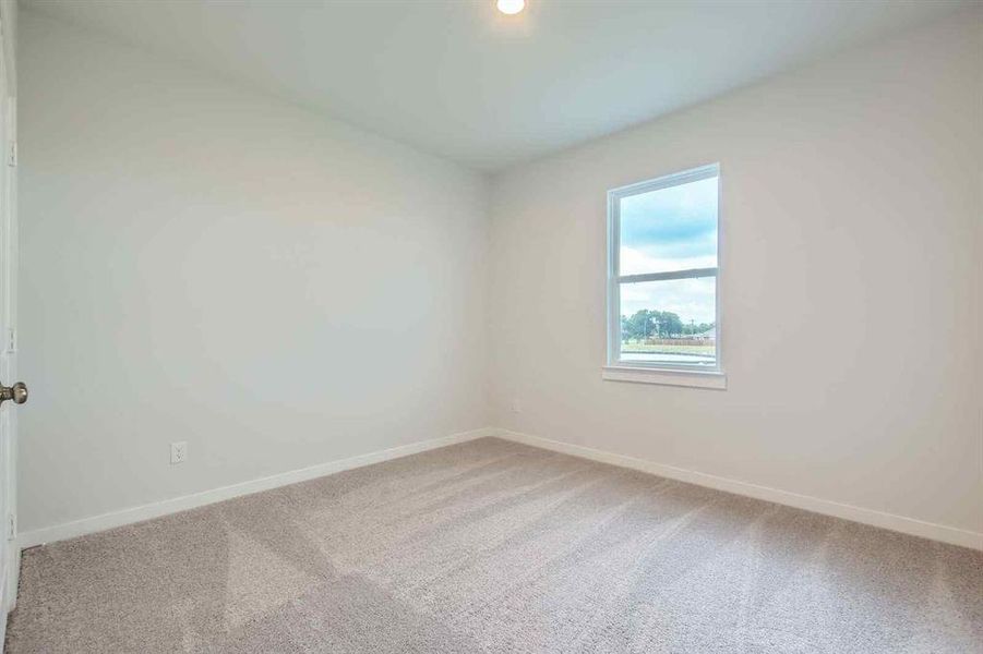 Spacious, unfurnished interior of a new home in The Estates Collection at Overland Grove, Forney (Image 14).