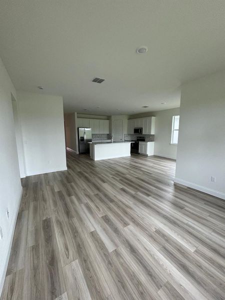Spacious, unfurnished interior of a new home in Azalea, Port St. Lucie (Image 11).