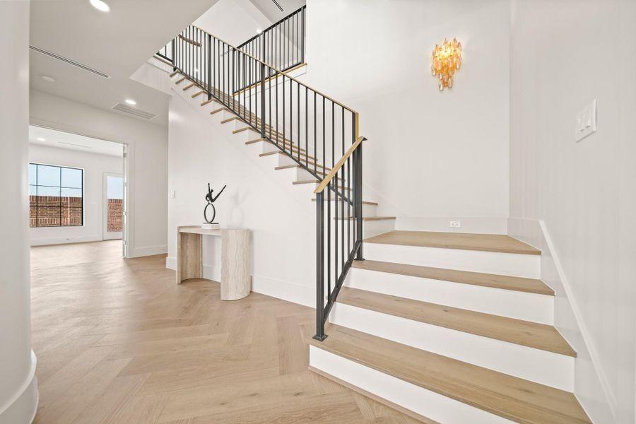 Spacious, unfurnished interior of a new home in Monet Estates, Sugar Land (Image 19).