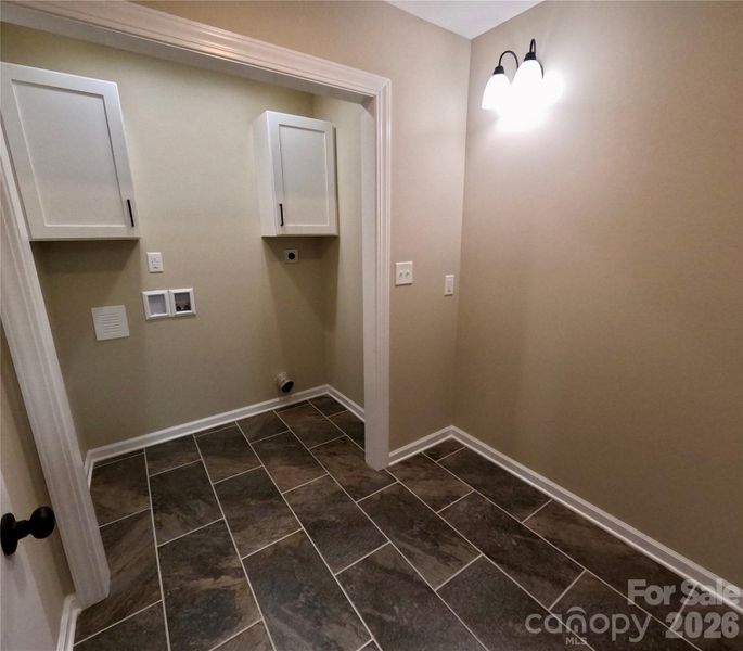 Spacious, unfurnished interior of a new home in , Marion (Image 17).