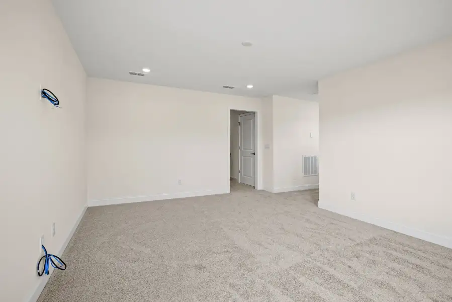 Spacious, unfurnished interior of a new home in Kinsdale, Lancaster (Image 58).