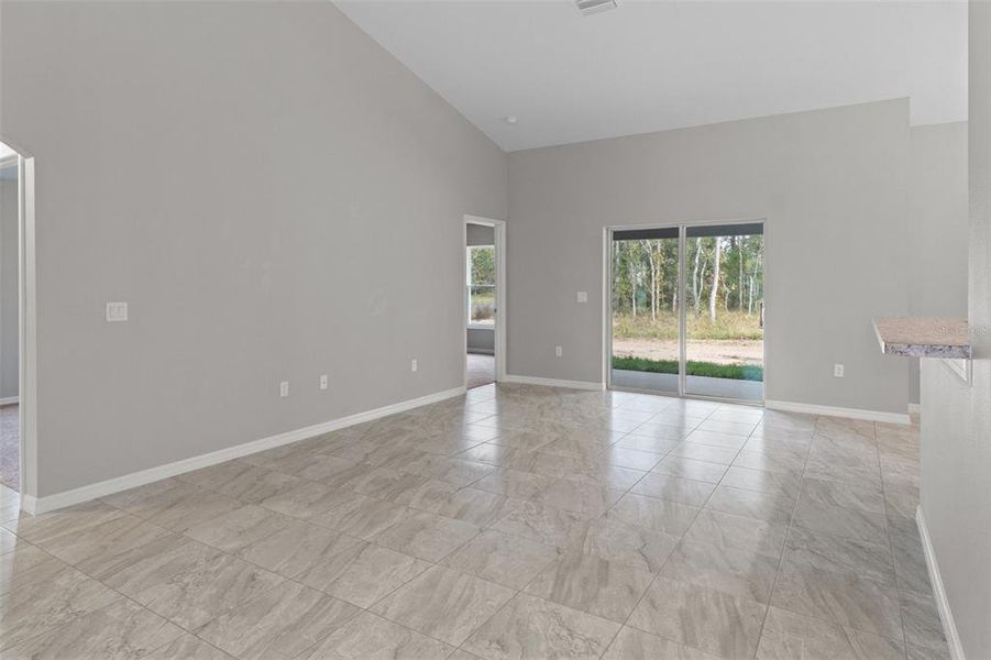 Spacious, unfurnished interior of a new home in , Homosassa (Image 19).