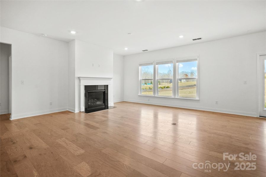 Spacious, unfurnished interior of a new home in Forest Creek, Waxhaw (Image 41).