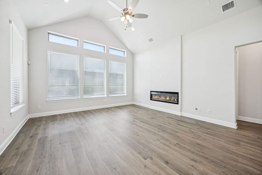 Spacious, unfurnished interior of a new home in Westside Preserve, Midlothian (Image 10).
