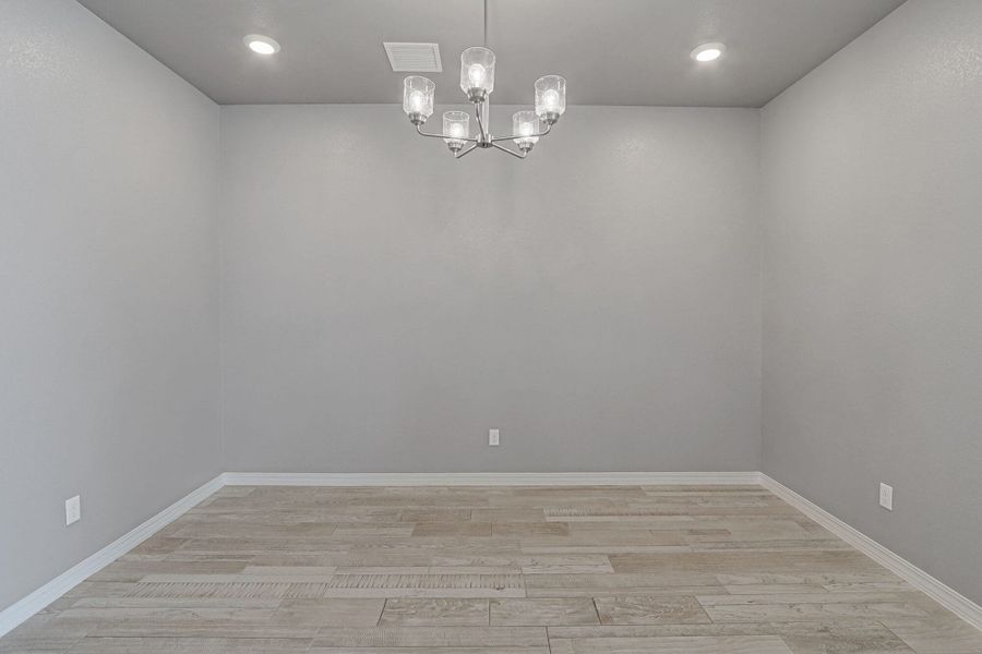 Spacious, unfurnished interior of a new home in Emerald Estates, Horizon City (Image 20).