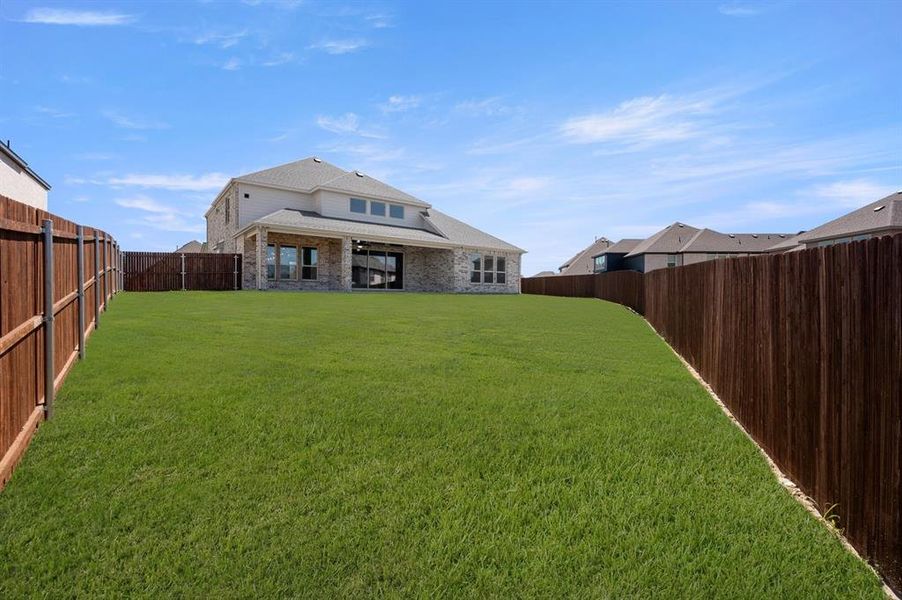 Exterior details and patio area of a home in Shady Valley Estates, Midlothian (Image 23).