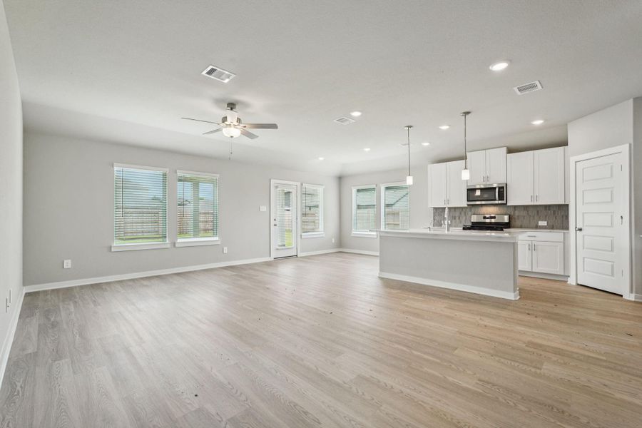 Spacious, unfurnished interior of a new home in Massey Oaks - Premier Series, Pearland (Image 4). Spacious, unfurnished interior of a new home in Massey Oaks - Premier Series, Pearland (Image 4).