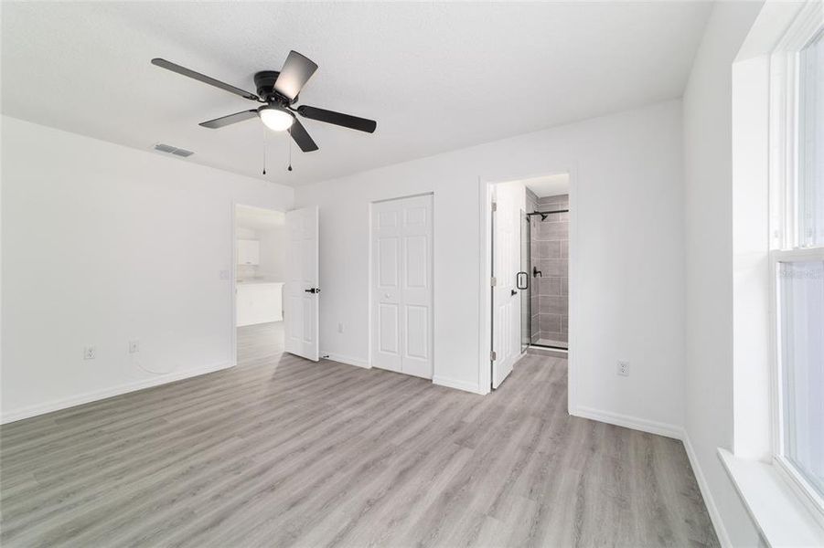 Spacious, unfurnished interior of a new home in , Dunnellon (Image 26). Spacious, unfurnished interior of a new home in , Dunnellon (Image 26).