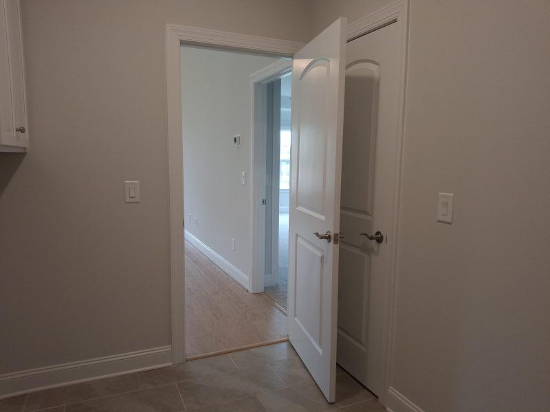Spacious, unfurnished interior of a new home in Weybridge, Burlington (Image 38).
