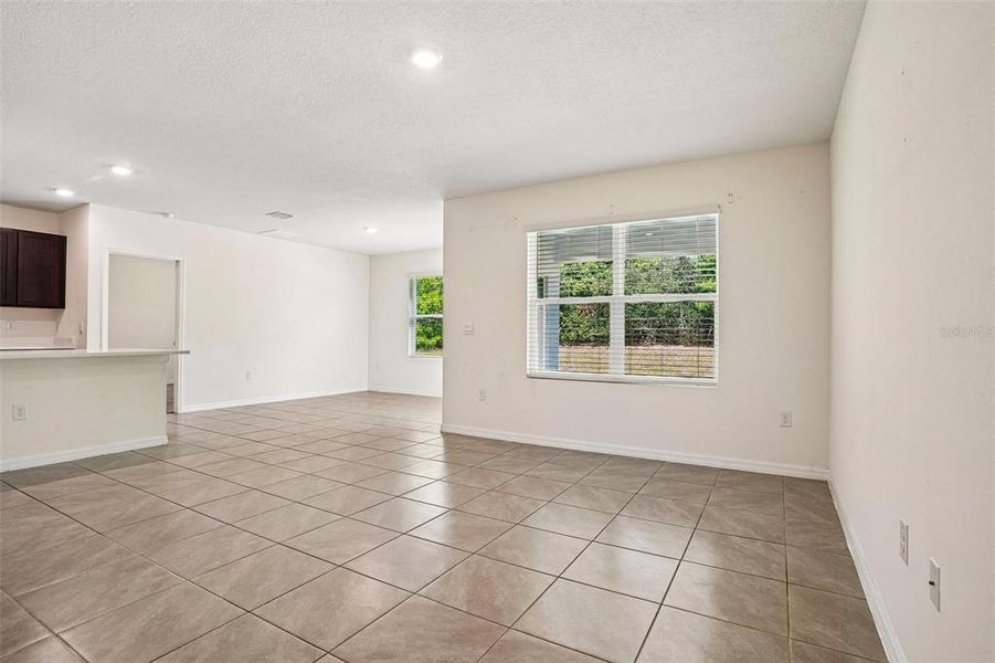 Spacious, unfurnished interior of a new home in Lake Diamond, Ocala (Image 18).