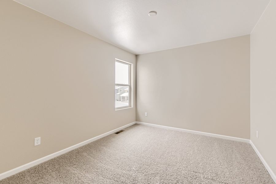 Spacious, unfurnished interior of a new home in The Aurora Highlands, Aurora (Image 15).