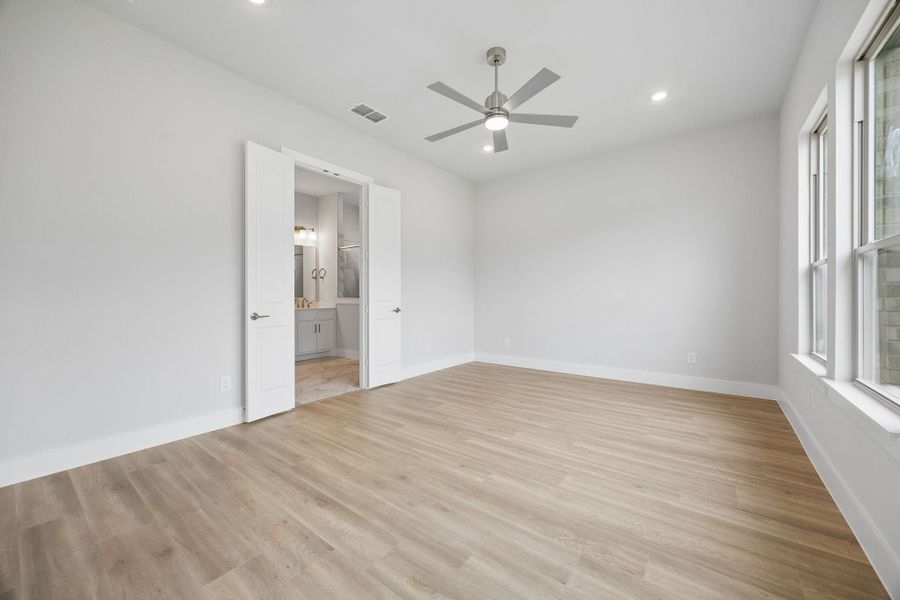 Spacious, unfurnished interior of a new home in Painted Tree Lakeside, McKinney (Image 27).