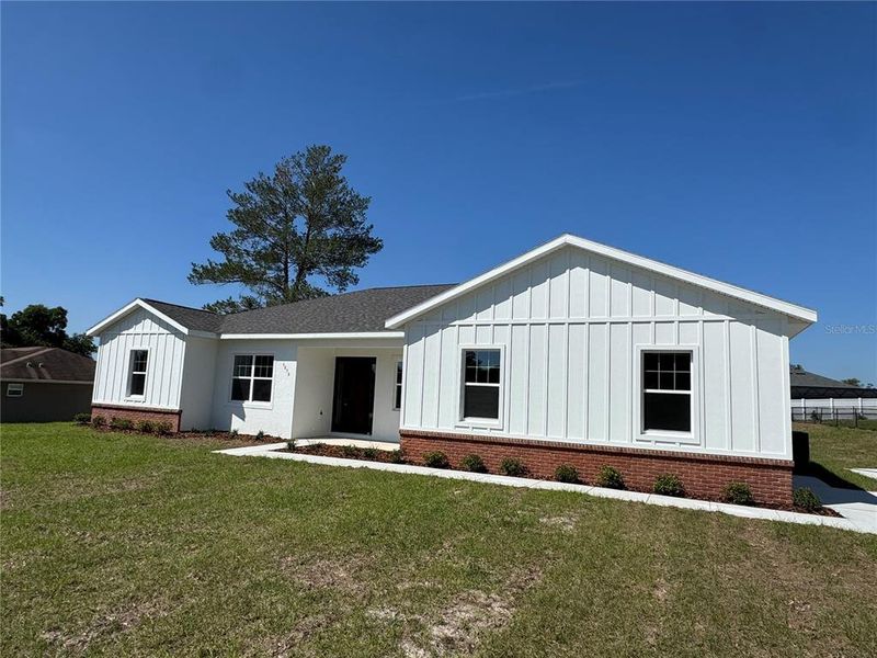 Exterior details and patio area of a home in , Ocala (Image 35).