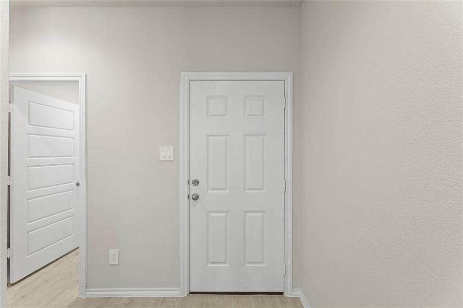 03. 1641 Meadow Crest - Entry