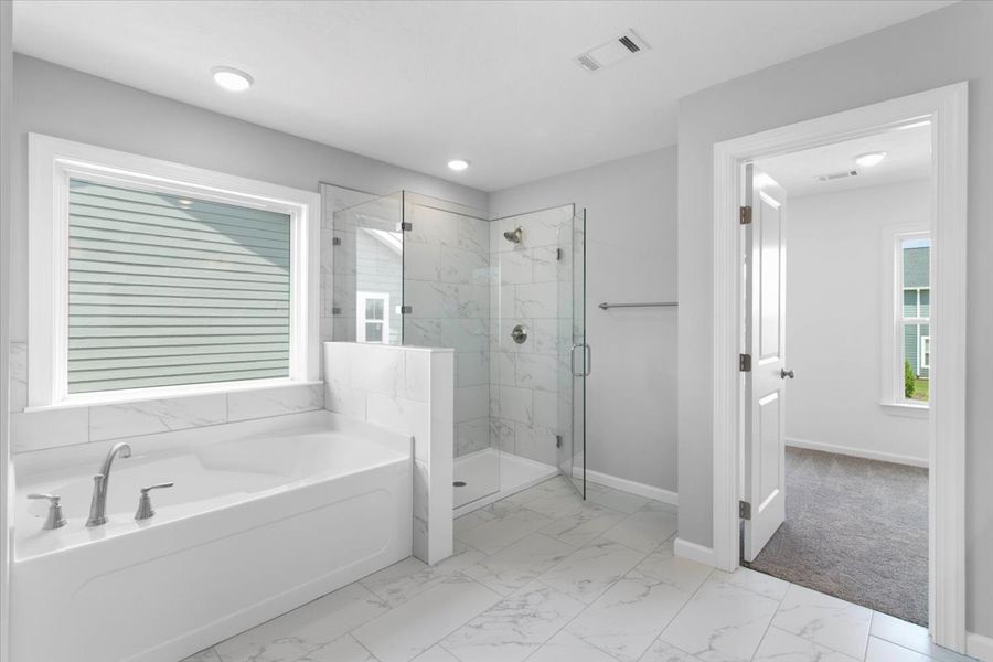 Primary Bathroom | 5511 Sweetwater Drive, Ensuite Bath Primary Bathroom | 5511 Sweetwater Drive, Ensuite Bath