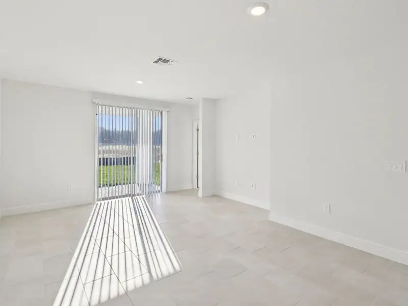 Spacious, unfurnished interior of a new home in Wynnstone - Classic Series, Davenport (Image 8).
