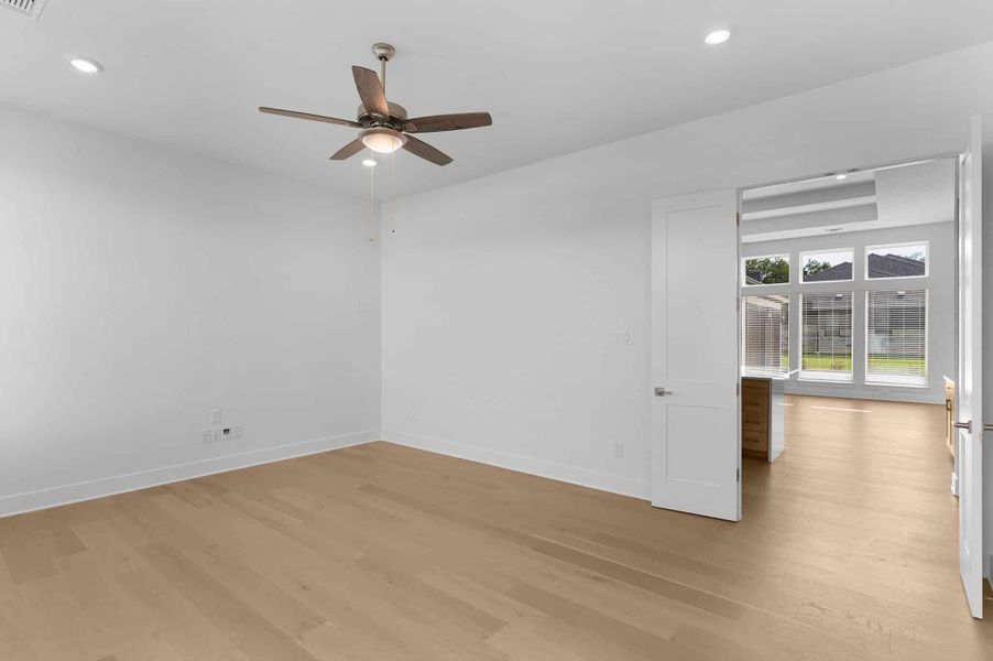 Spacious, unfurnished interior of a new home in Feathergrass, Florence (Image 65).