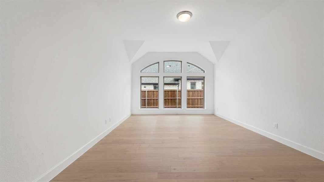 Spacious, unfurnished interior of a new home in Myrtle Creek 71', Waxahachie (Image 15).